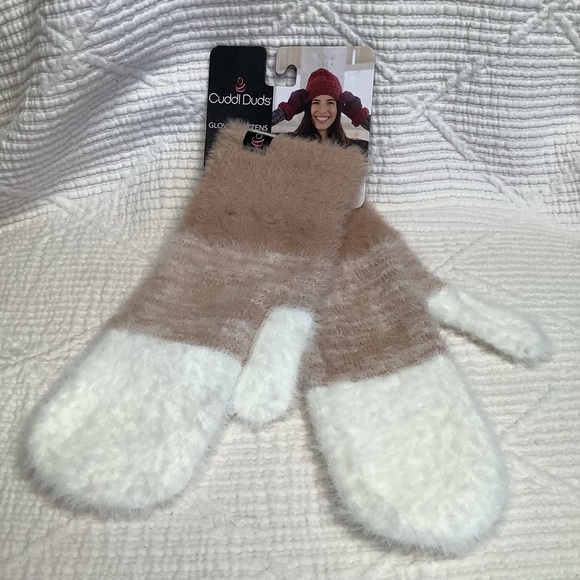 Cuddl Duds Accessories - Cuddl Duds NWT Tan and White Ombré Fuzzy Warm mittens